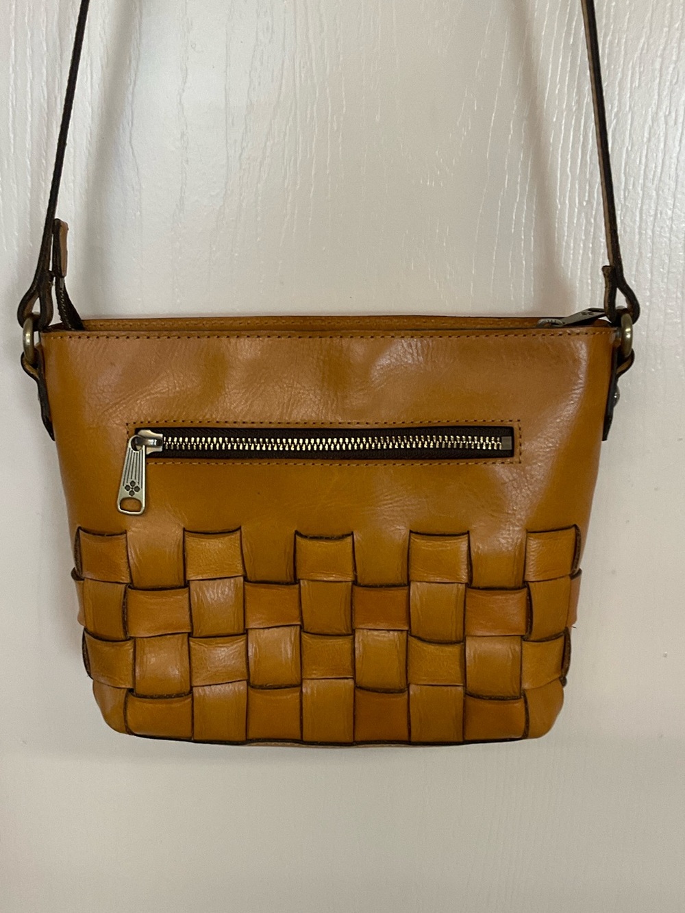 Patricia Nash Caranna Leather Crossbody Bag - Picture 2 of 6
